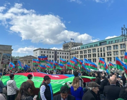 Members of the Azerbaijani diaspora in Germany welcomed  President Ilham Aliyev with great enthusiasm